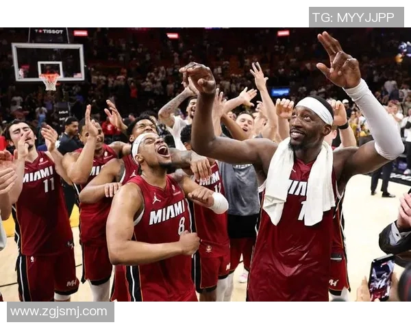 热火与湖人激战NBA赛场谁能在季后赛中笑到最后